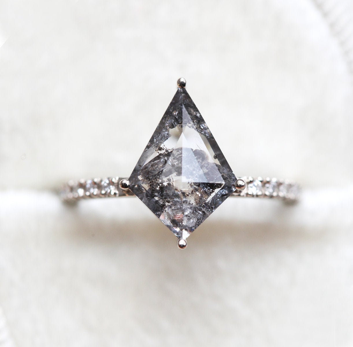 Kite Salt And Pepper Diamond Ring - KibrisPDR