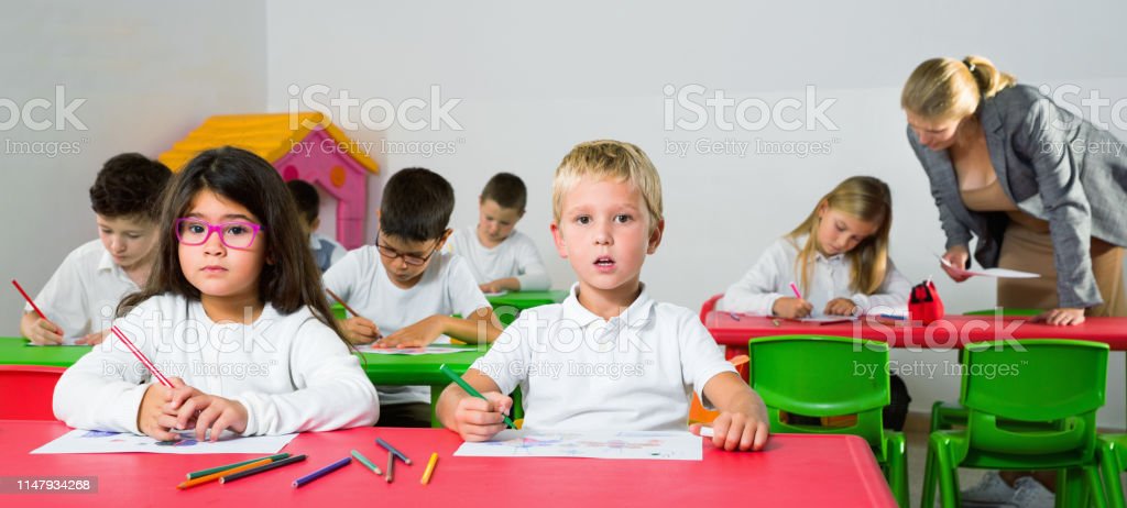 Detail Menggambar Anak Sekolah Koleksi Nomer 53