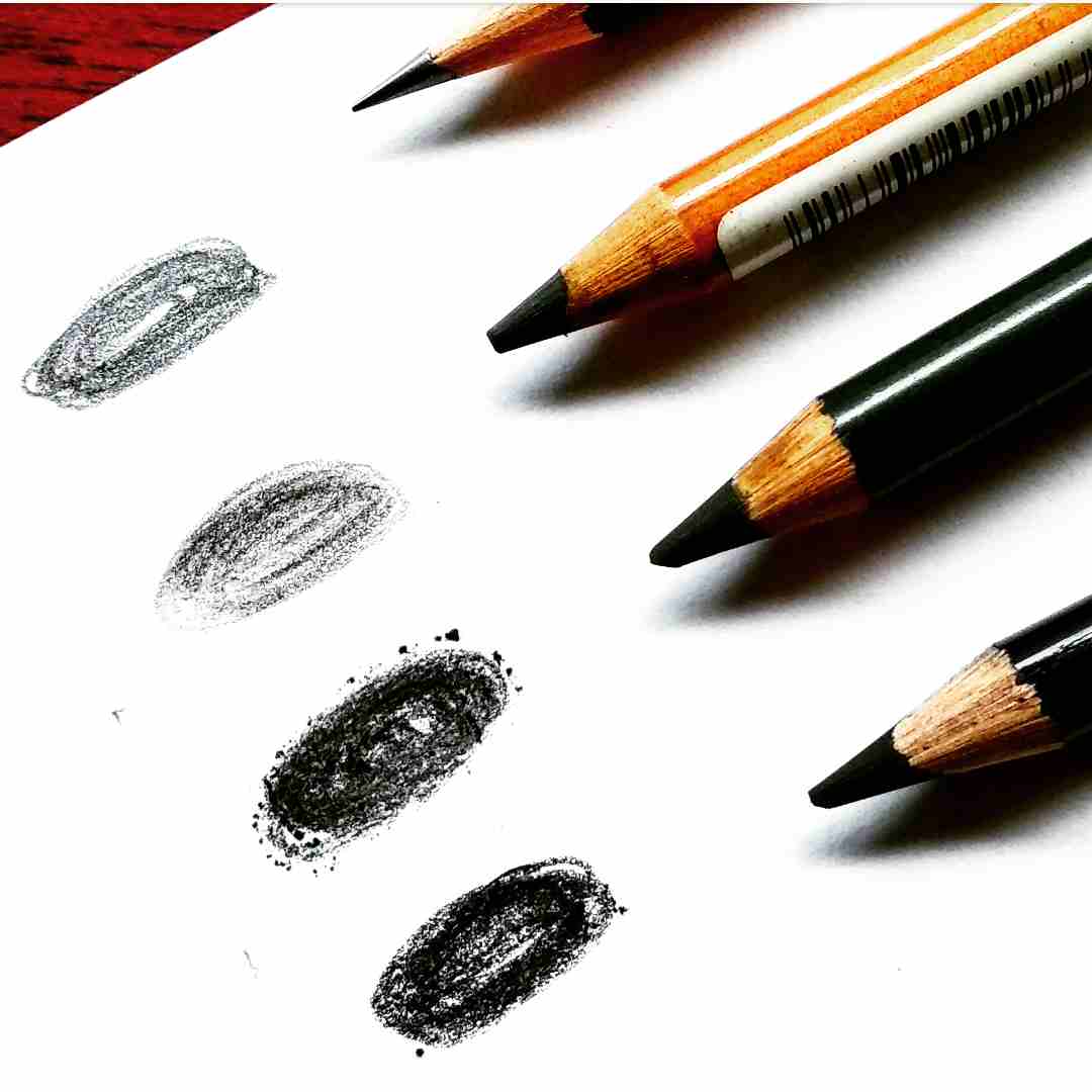 Detail Menggambar Dengan Pensil Hitam Dan Pensil Warna Nomer 17