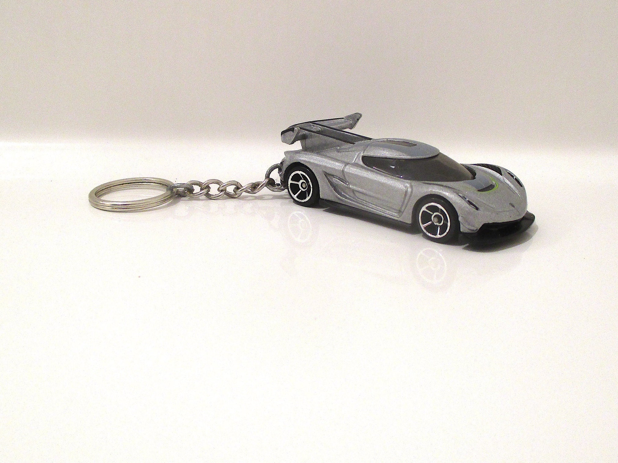 Detail Koenigsegg Keychain Nomer 24