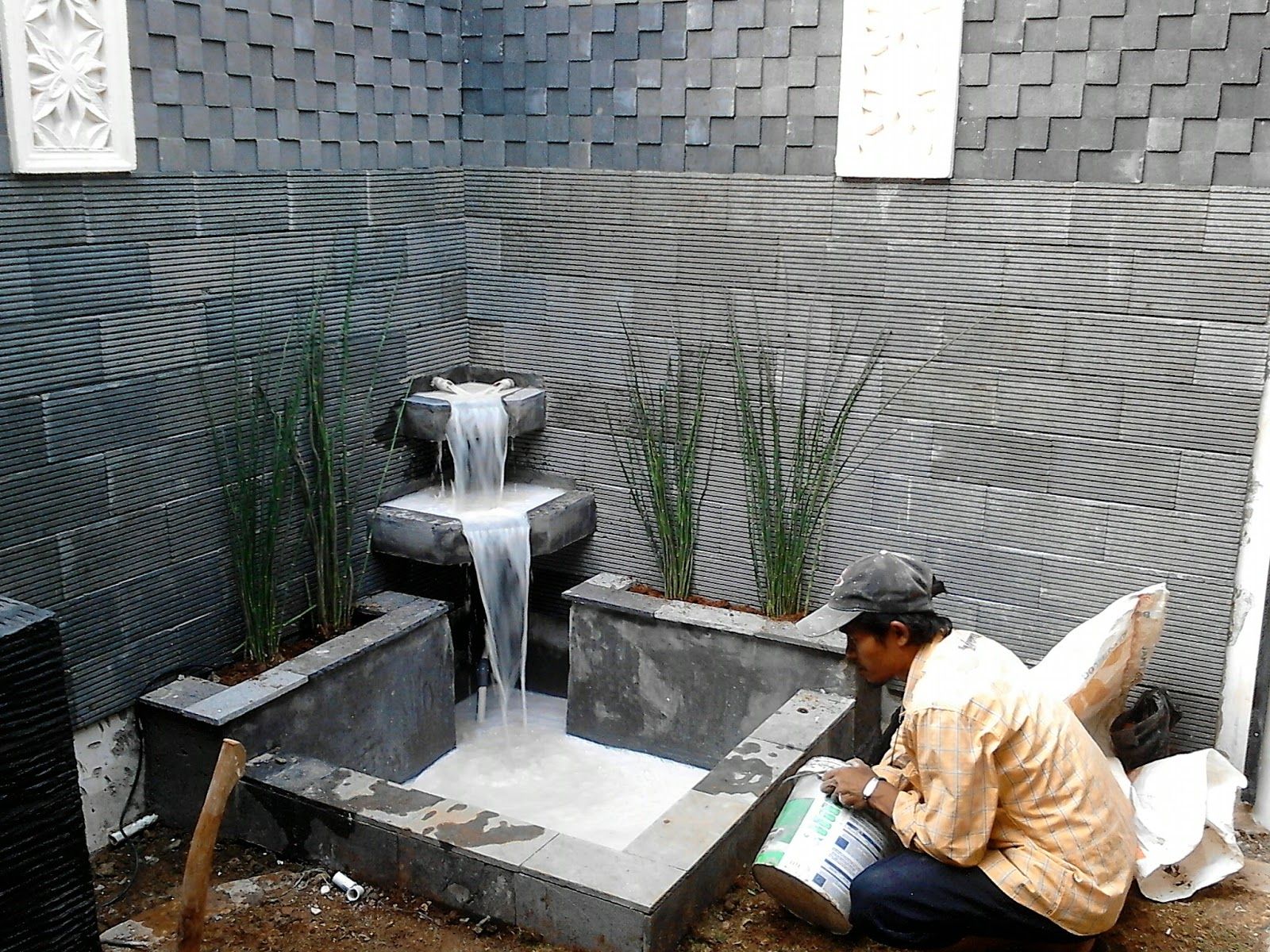 Kolam Air Terjun Dalam Rumah - KibrisPDR