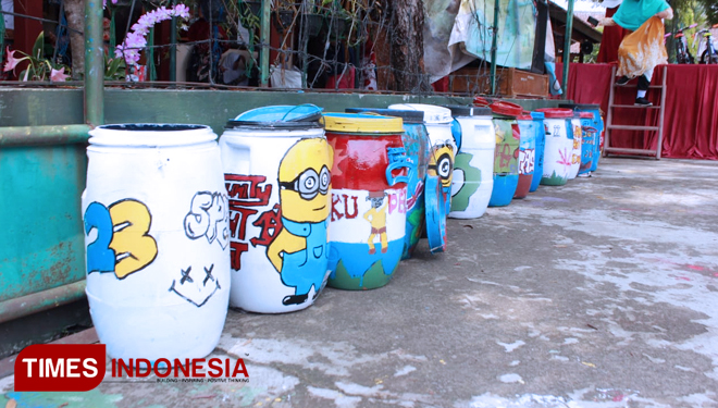 Detail Menggambar Tong Sampah Nomer 33
