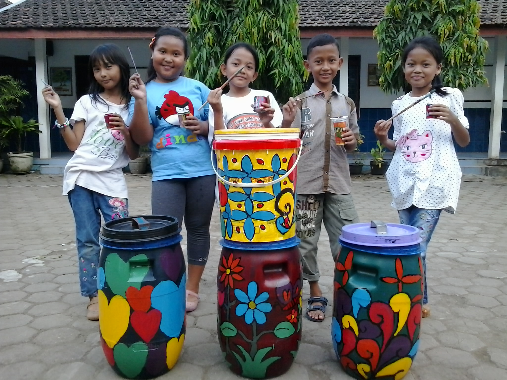 Detail Menggambar Tong Sampah Nomer 38