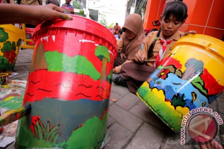Detail Menggambar Tong Sampah Nomer 51