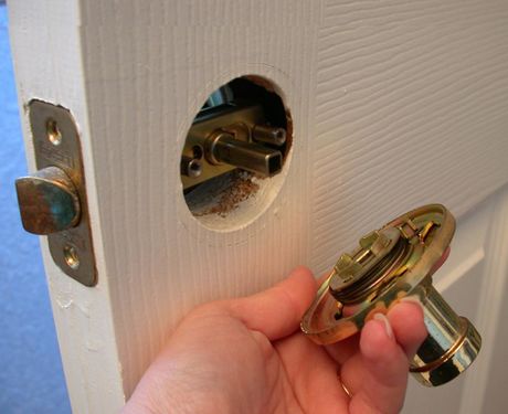 Detail Mengganti Kunci Pintu Rumah Nomer 45