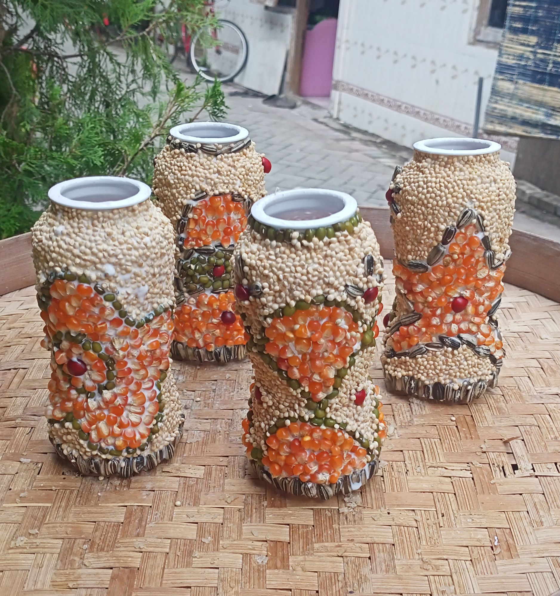 Detail Menghias Pot Dengan Biji Bijian Nomer 45