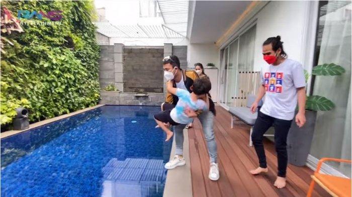 Detail Kolam Renang Rumah Raffi Ahmad Nomer 2