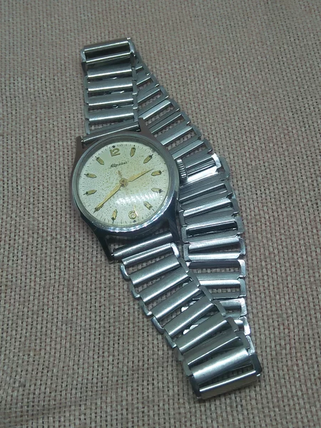 Detail Koleksi Jam Tangan Antik Nomer 22