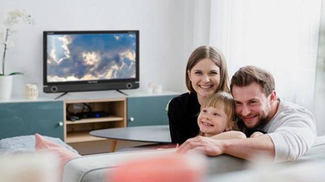 Detail Menonton Tv Bersama Keluarga Nomer 5