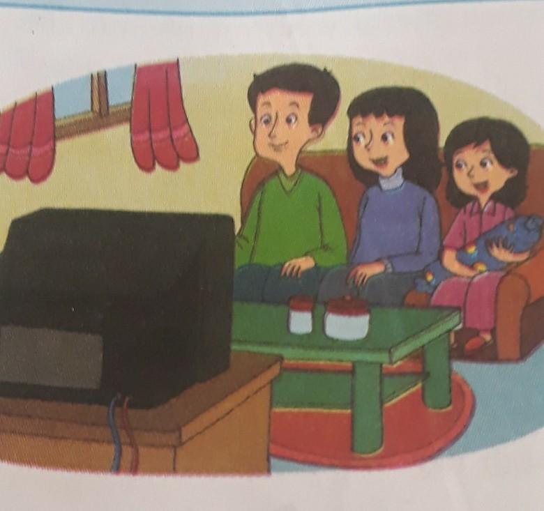 Detail Menonton Tv Bersama Keluarga Nomer 6