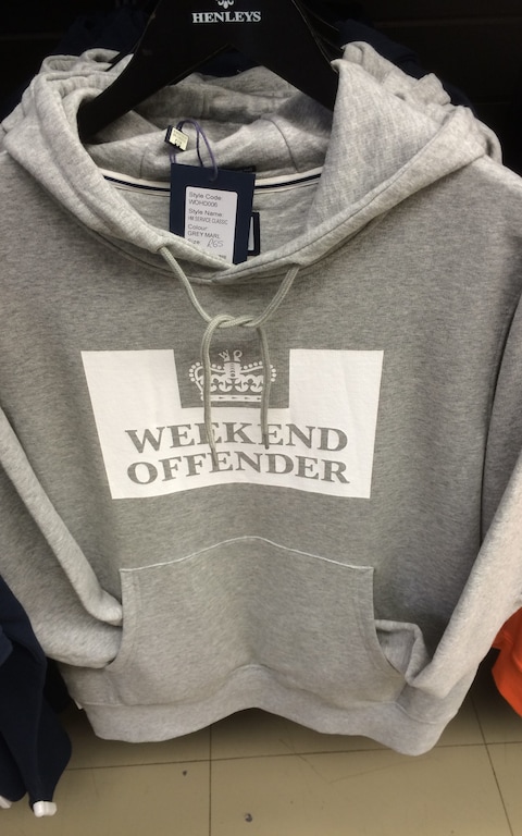 Detail Mentahan Logo Weekend Offender Nomer 37