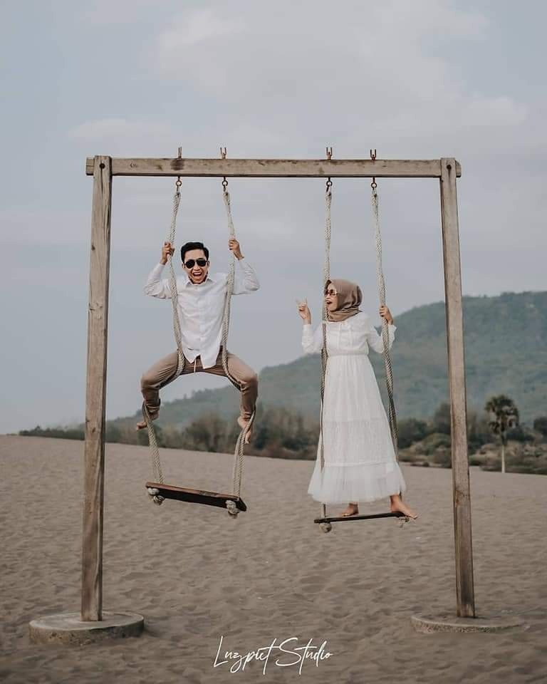 Detail Konsep Prewedding Unik Outdoor Nomer 12