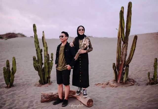 Detail Konsep Prewedding Unik Outdoor Nomer 20