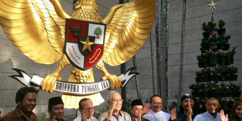 Detail Kop Garuda Emas Nomer 31