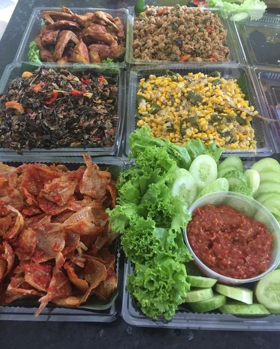 Menu Prasmanan Makan Malam - KibrisPDR