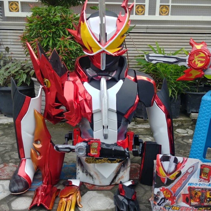 Detail Kostum Kamen Rider Build Nomer 13