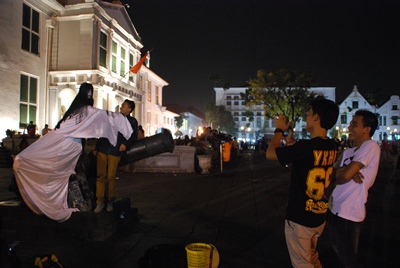 Detail Kota Tua Di Malam Hari Nomer 23