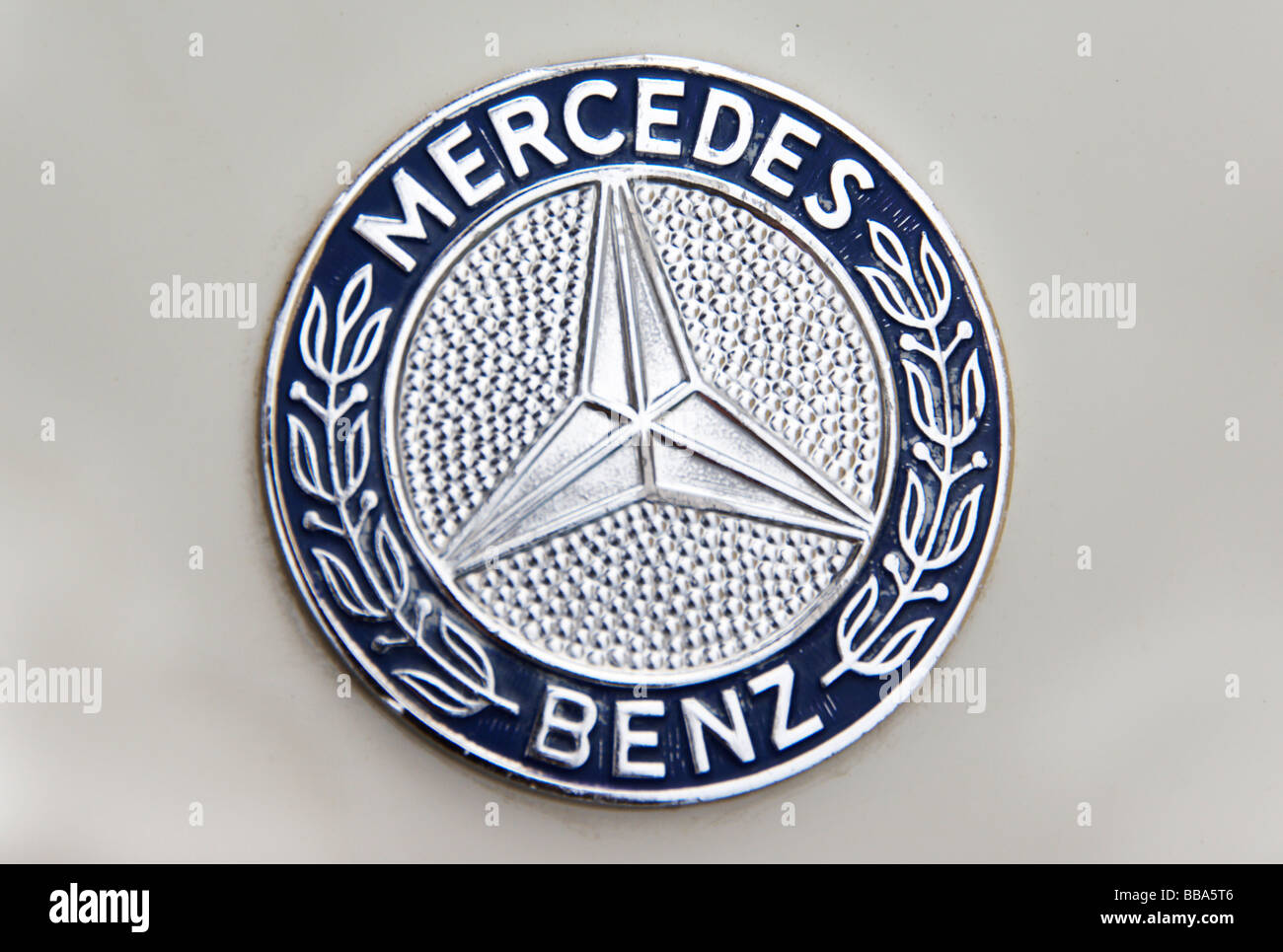 Detail Mercedez Logo Nomer 43