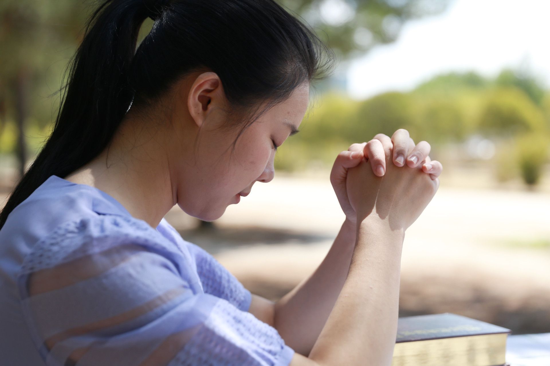 Detail Kristen Gambar Orang Berdoa Nomer 24