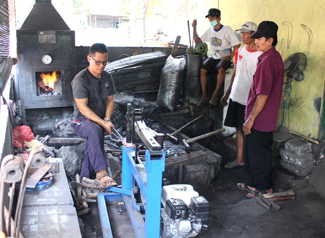 Detail Mesin Tempa Pandai Besi Nomer 28