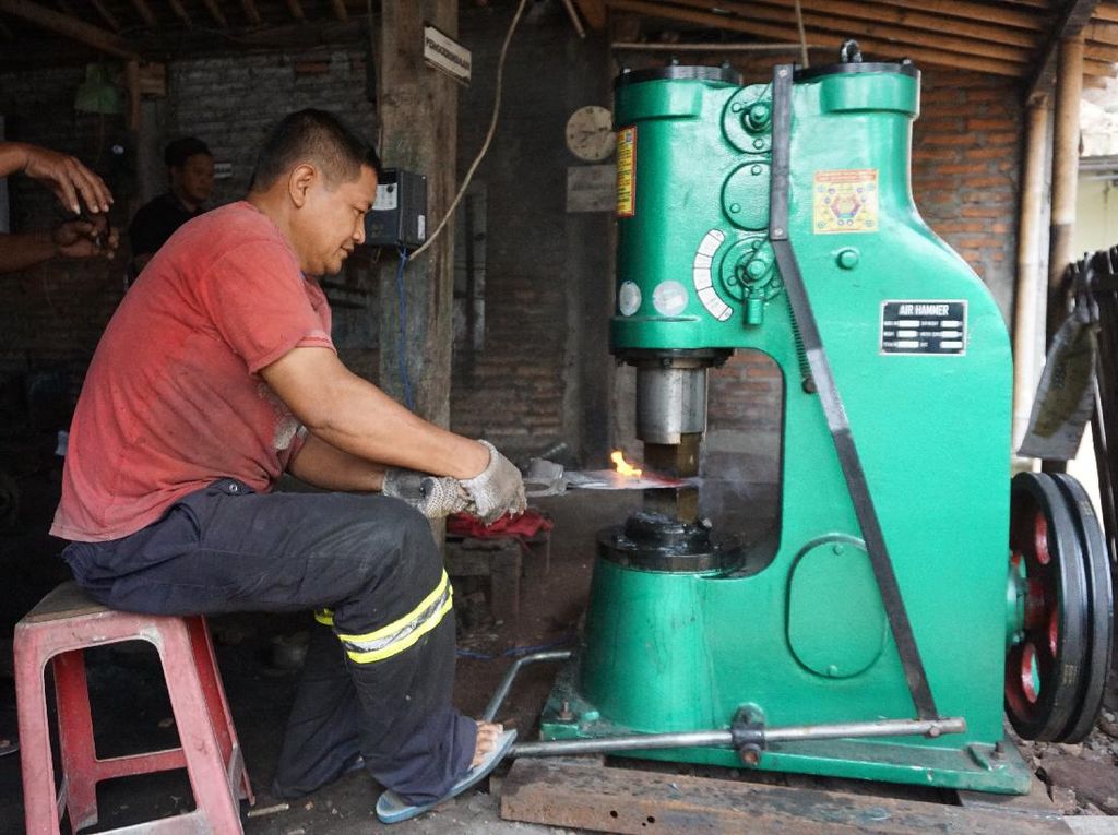 Detail Mesin Tempa Pandai Besi Nomer 39