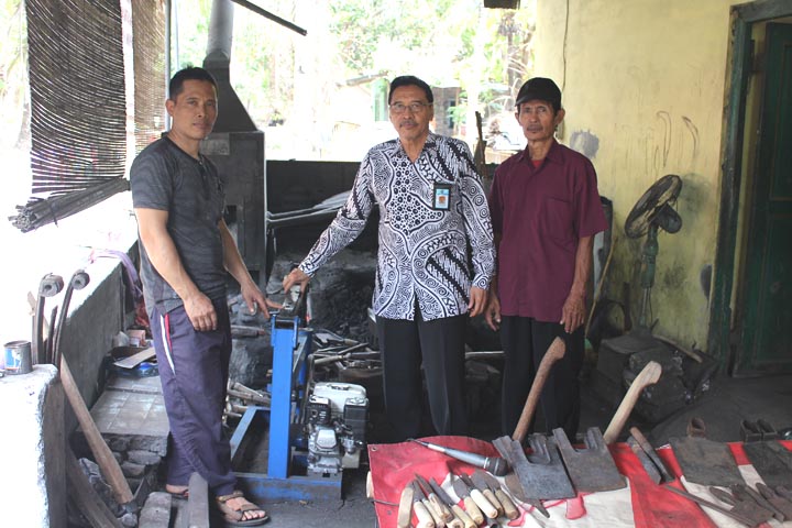 Detail Mesin Tempa Pandai Besi Nomer 44