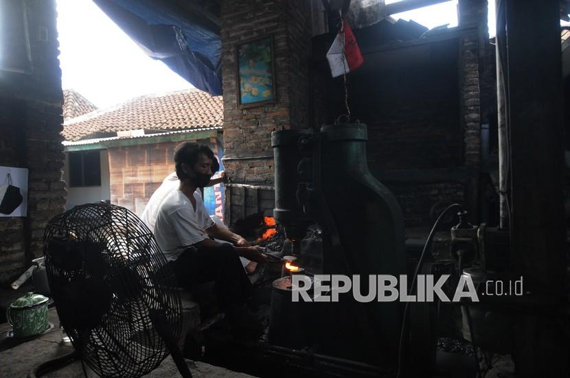 Detail Mesin Tempa Pandai Besi Nomer 56
