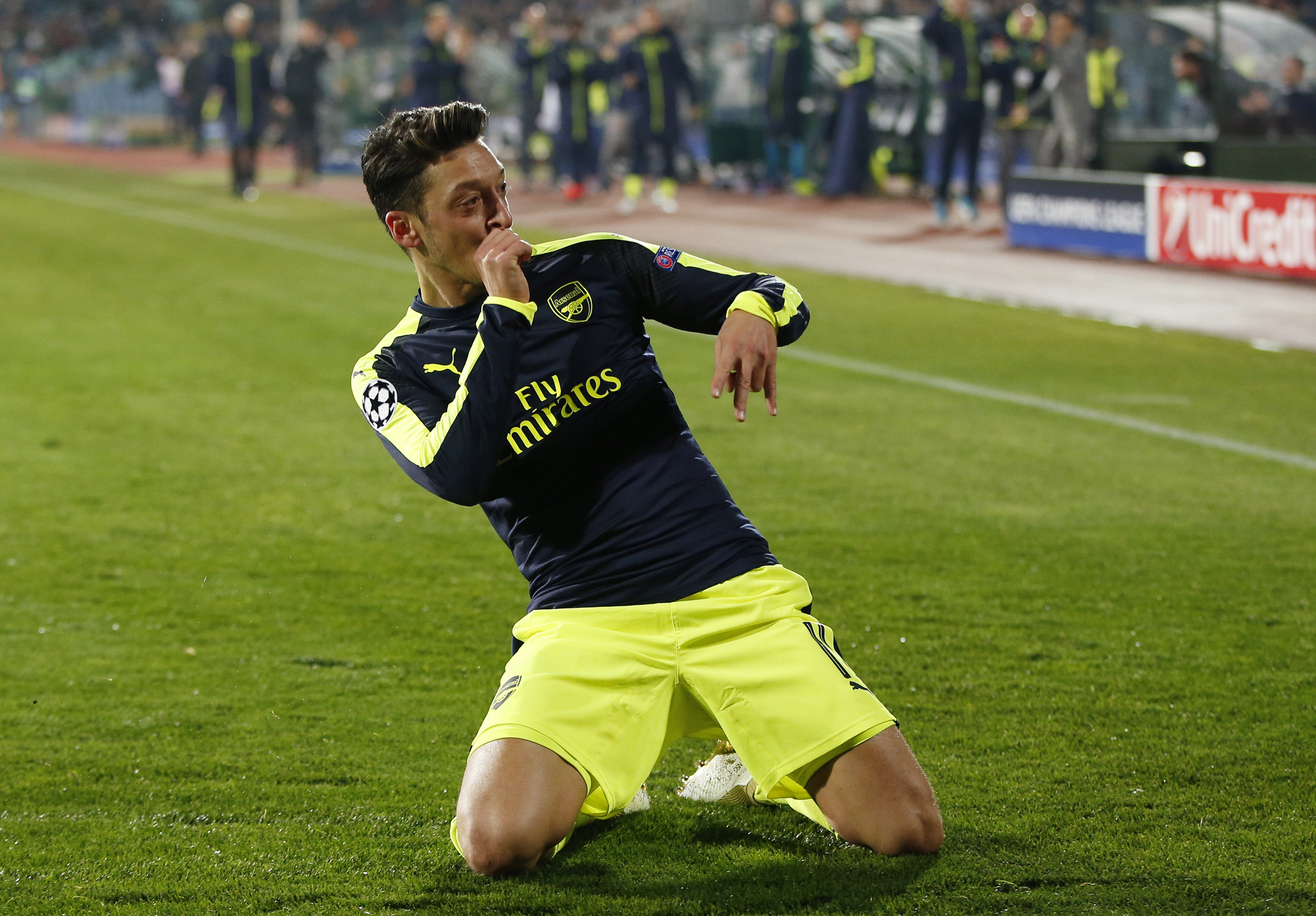 Detail Mesut Ozil Celebration Nomer 3