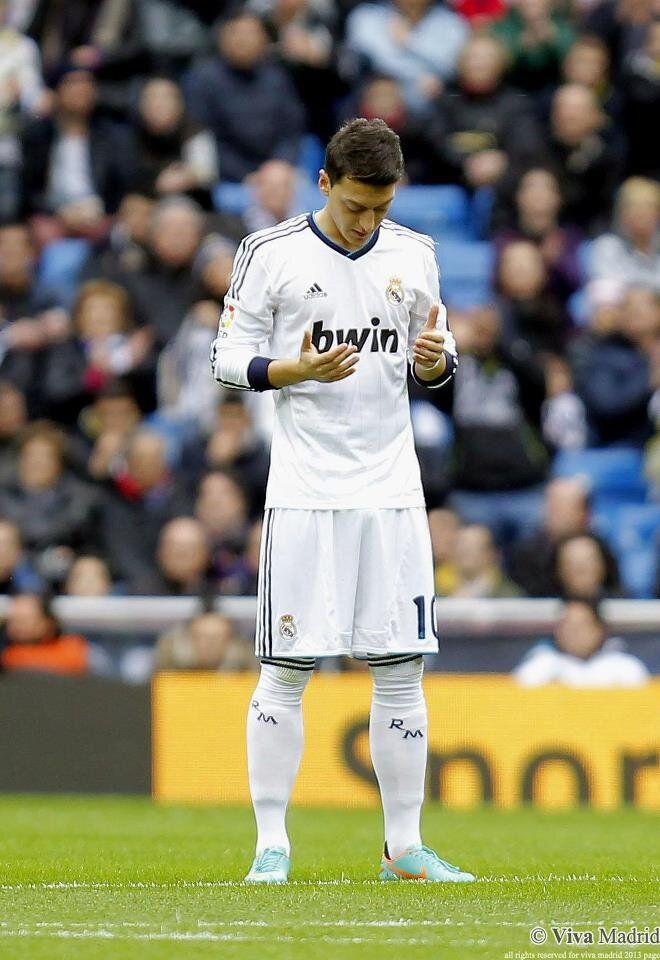 Detail Mesut Ozil Pray Nomer 27