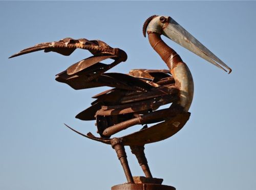 Detail Metal Pelican Statue Nomer 22