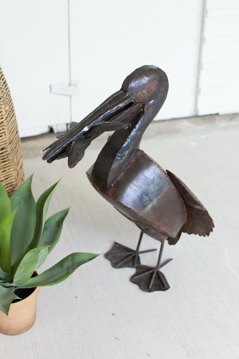 Detail Metal Pelican Statue Nomer 23
