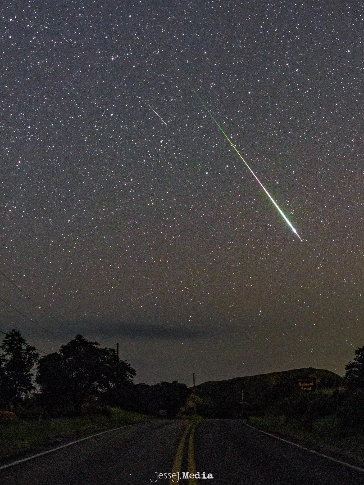 Detail Meteor Background Nomer 39