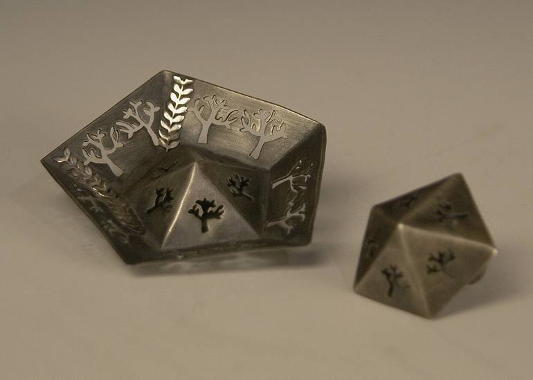 Detail Meteoric Iron Dice Nomer 28