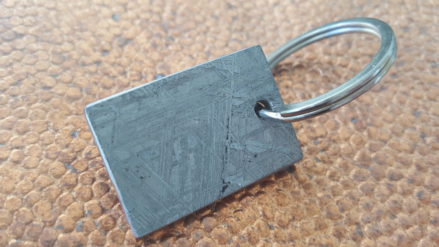 Detail Meteorite Keychain Nomer 15