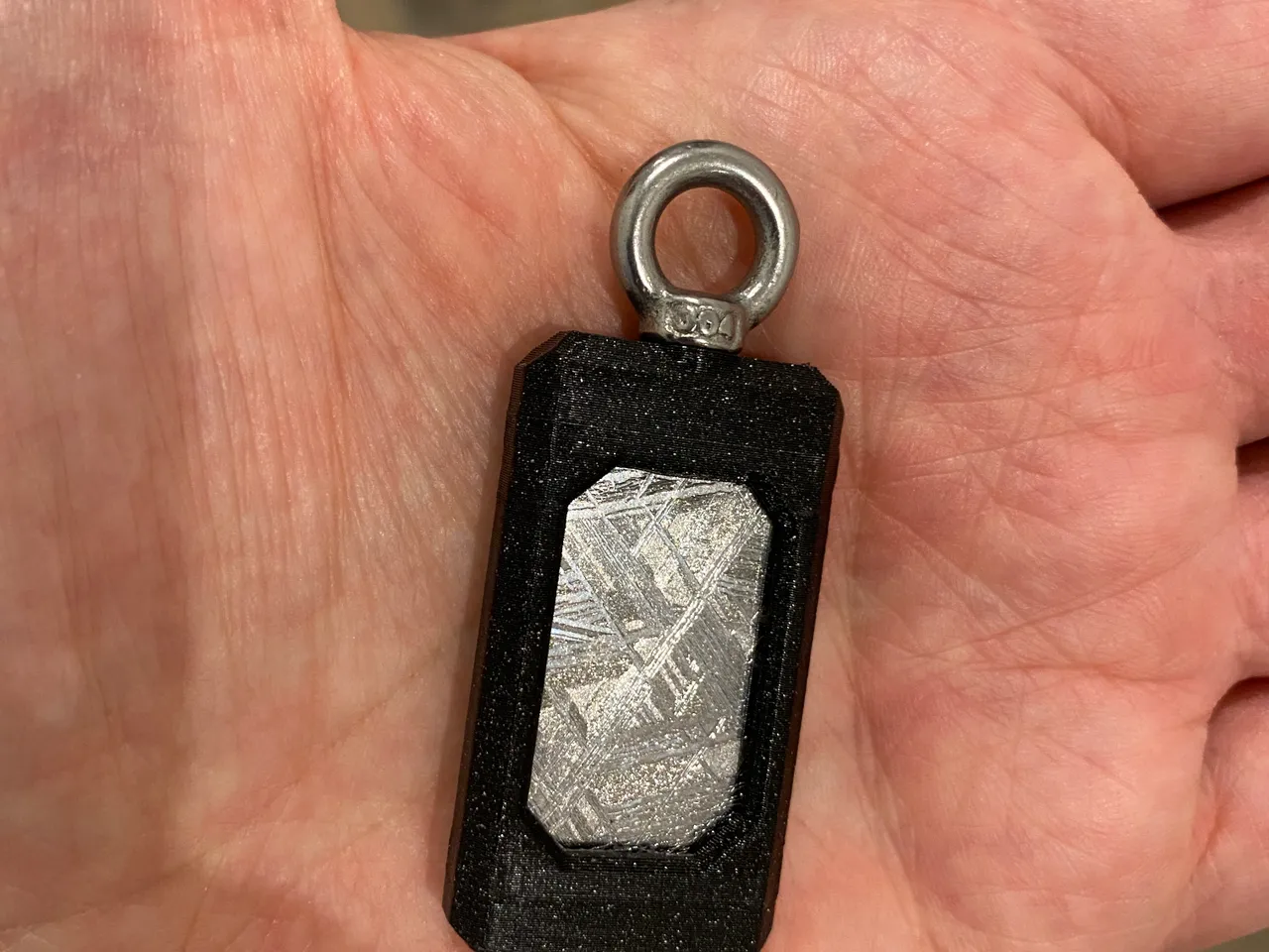 Detail Meteorite Keychain Nomer 28