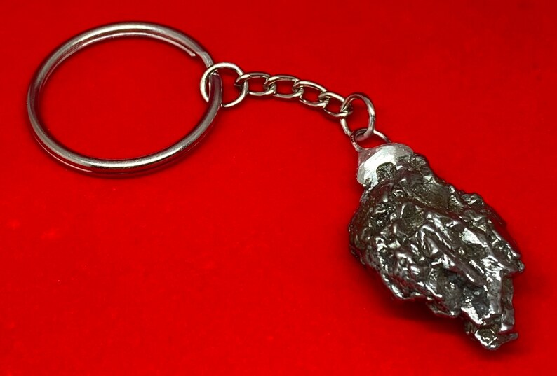 Detail Meteorite Keychain Nomer 44