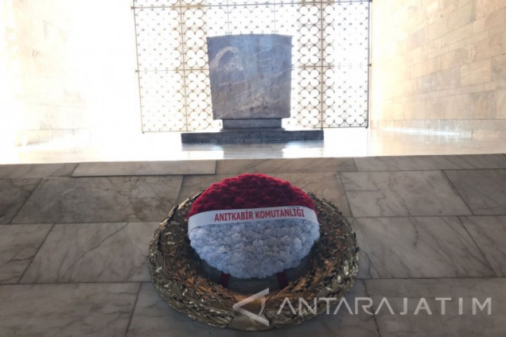 Detail Kuburan Kemal Ataturk Nomer 12
