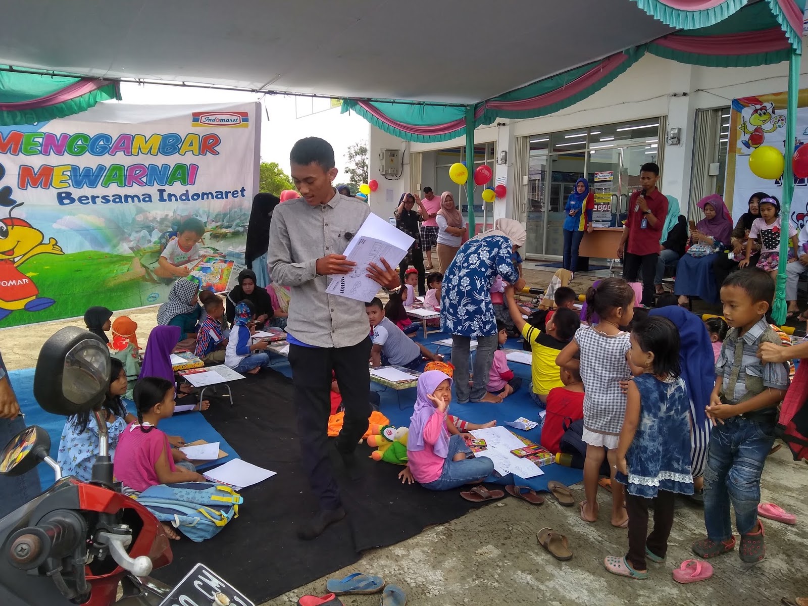 Detail Mewarnai Gambar Anak Menyiram Bunga Nomer 29