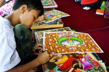 Detail Mewarnai Gambar Batik Dengan Crayon Nomer 24