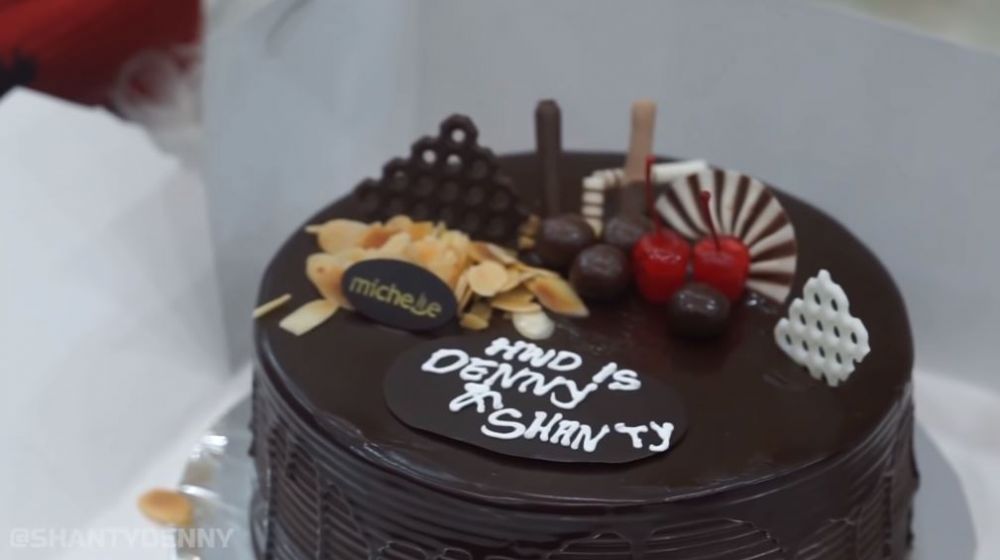 Detail Kue Anniversary Pernikahan Unik Nomer 19