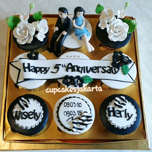 Detail Kue Anniversary Romantis Nomer 24