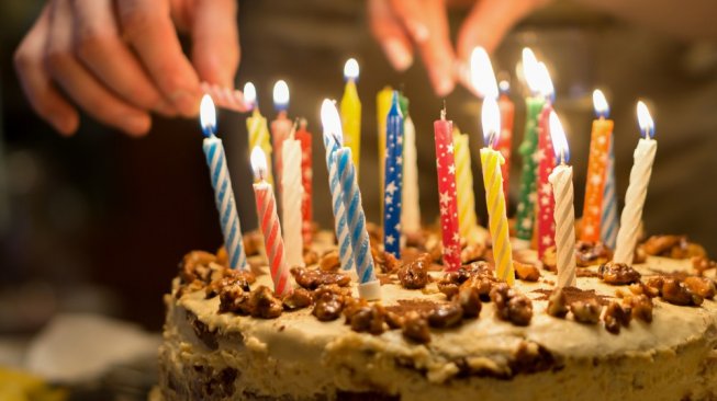 Detail Kue Dan Lilin Ulang Tahun Nomer 14
