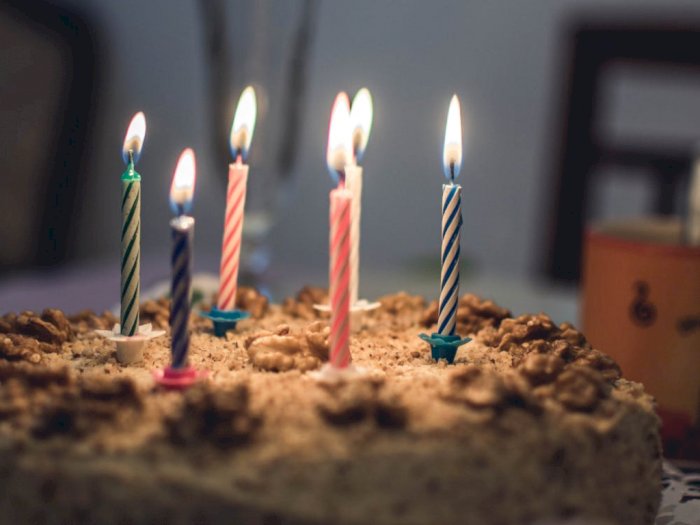 Detail Kue Dan Lilin Ulang Tahun Nomer 15