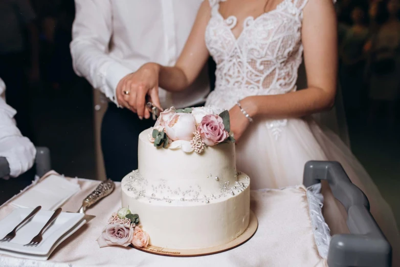 Detail Kue Pengantin Simple Elegan Nomer 3