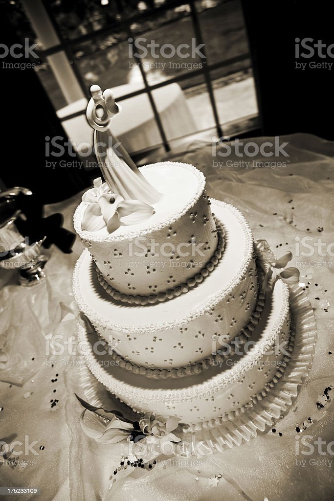 Detail Kue Pengantin Simple Elegan Nomer 33