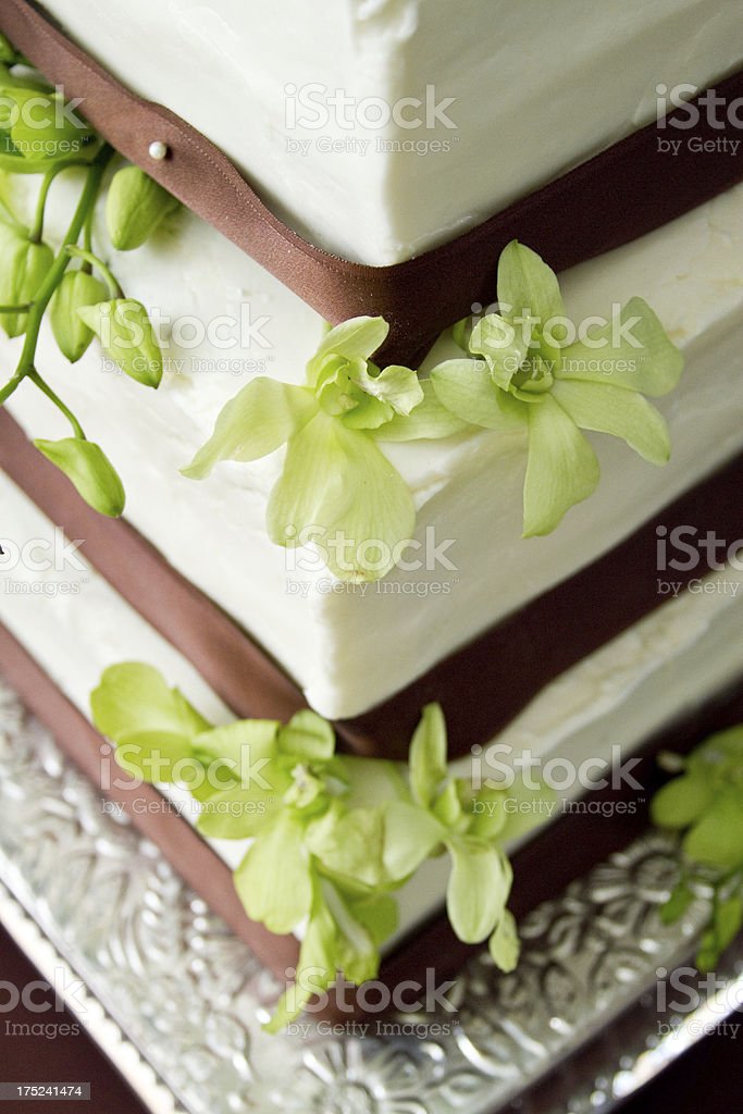 Detail Kue Pengantin Simple Elegan Nomer 51