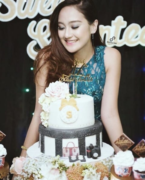 Detail Kue Sweet Seventeen Sederhana Nomer 16