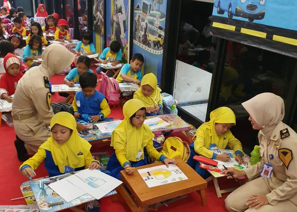 Detail Mewarnai Gambar Gedung Sekolah Tk Nomer 50