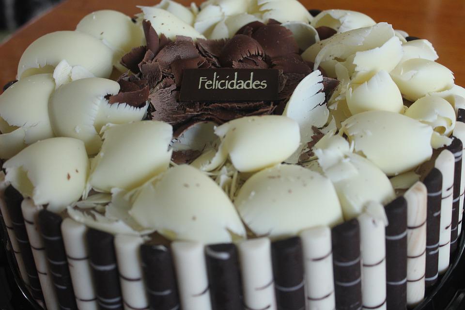 Detail Kue Ulang Tahun Coklat Putih Nomer 20