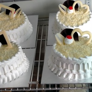 Detail Kue Ulang Tahun Coklat Putih Nomer 28